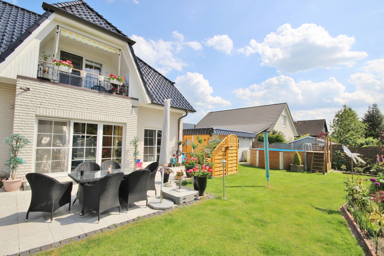 Essen: Elegante Villa mit Fernblick und Wintergarten Essen: Elegante Villa mit Fernblick und Wintergarten